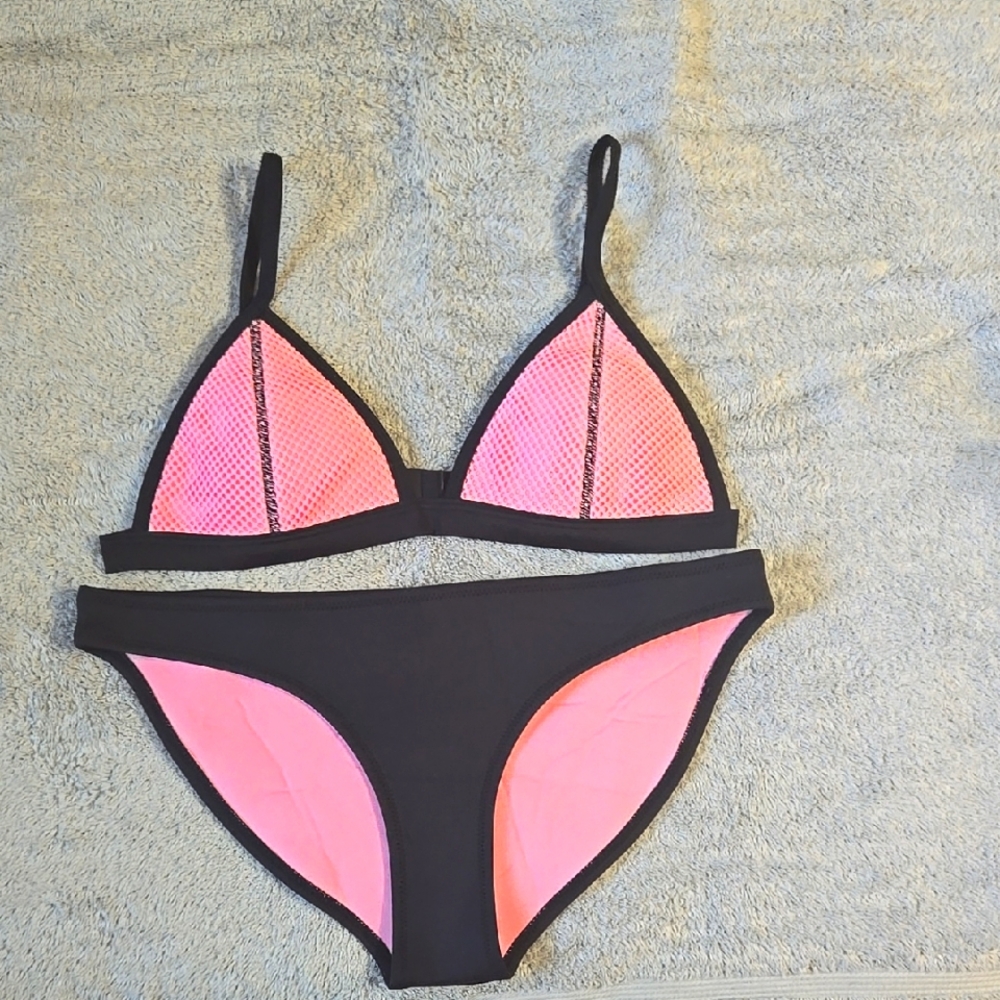🖤🩷Pink and Black Bikini Set🩷🖤